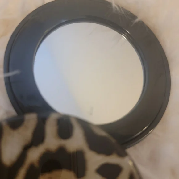 Victoria's Secret Cheetah Print Compact Beauty Makeup Mirror pattern leopard - Picture 4 of 5